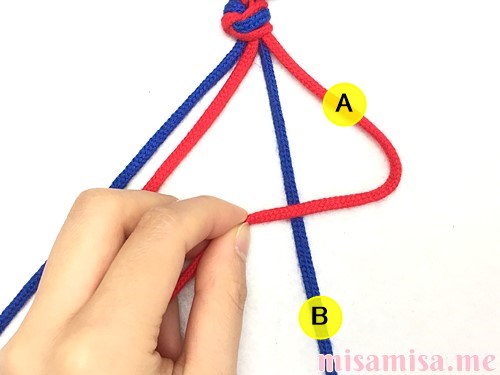 片方輪っかの2色2本の斜め模様ミサンガの作り方手順6